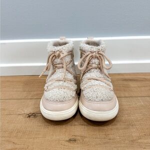 Cat & Jack Toddler Sherpa Boots - Size 10